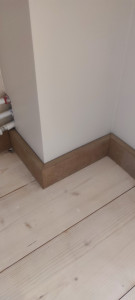 Photo de galerie - Mise en place de plinthes 