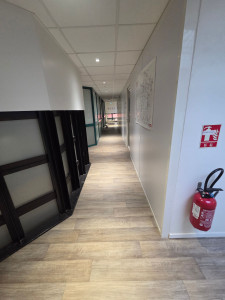 Photo de galerie - Suite à l'arrachage pose de linoléum bureau sncf. 