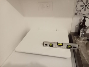 Photo de galerie - Pose d'étagère.