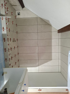 Photo de galerie - Rénovation salle de baina installation receveur de douche et les carrelage sur le secteur ferney voltaire 
