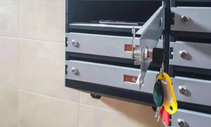 Photo de galerie - Remplacement serrure boîte au lettre.