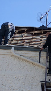 Photo de galerie - Rénovation sur toiture en ardoise