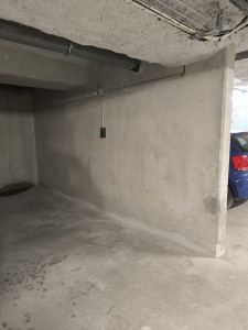 Photo de galerie - Ajout d'éclairage et de prise sur une place de parking 