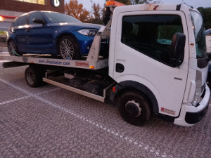 Photo de galerie - Dépannages une voiture en panne 