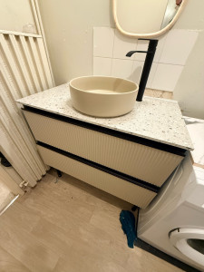 Photo de galerie - Montage du meuble vasque + remplacement de la vasque et mitigeur * fixation au mur + raccordement, évacuation, plus arrivée d’eau