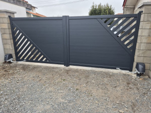 Photo de galerie - Portail battant motorisé 