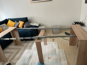 Photo de galerie - Montage d’une table extensible en kit en date du Samedi 14 Juin 2025 chez une cliente à Saint-Denis