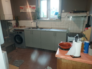 Photo de galerie - Montage meuble de cuisine coupe de l'évier dans plan de travail 