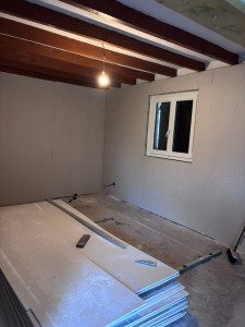 Photo de galerie - Pose fenêtre placot parquet électricité enduit et bandes 