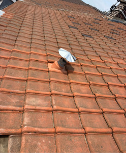 Photo de galerie - Pose d’une tuile pour chapeau