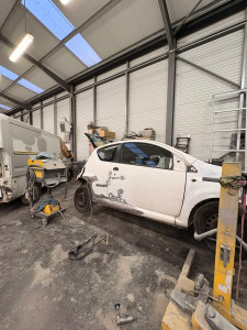 Photo de galerie - Redressage bas de caisse et aile d’une Citroën C1