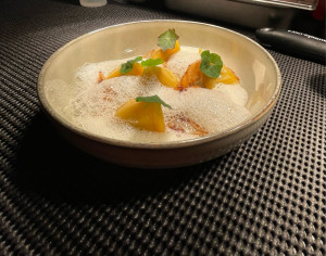 Photo de galerie - Berlingots de salsifis, émulsion parmesan, chips de salsifis 