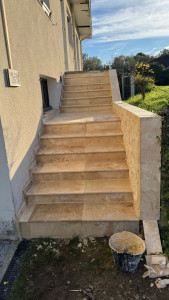 Photo de galerie - Escalier en travertin 