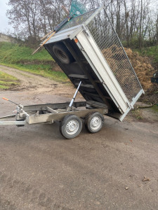 Photo de galerie - Nous proposons l’évacuation de déchets verts, gravats et encombrants. Déplacement rapide dans la région. Pour un devis ou plus d’informations, contactez-nous directement. 