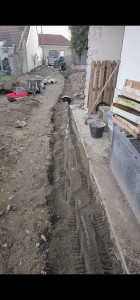 Photo de galerie - Propose mais service branchement individuel petit terrassement tranchée nivellement avec mini pelle 500 kilos pour espace étroit travail sérieux vous pouvez me contacter pour plus de renseignements. 