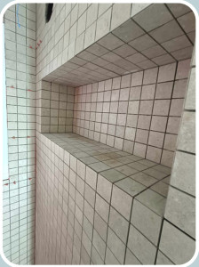 Photo de galerie - Création niche avec pose de carreau 5x5 biseautés