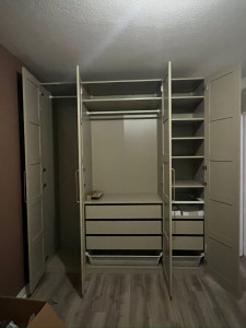 Photo de galerie - Montage armoire 6 portes Ikea