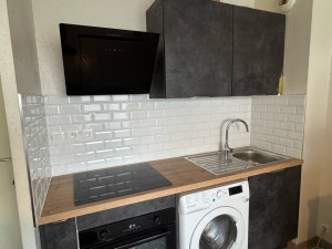 Photo de galerie - Pose d’une crédence faïence en style métro 