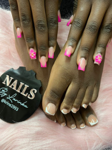 Photo de galerie - Pose gel french et pédicure complète 