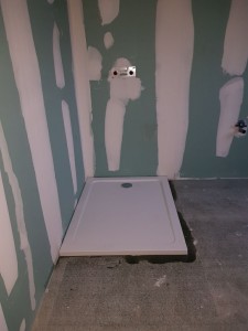 Photo de galerie - Salle de bain complete du ponçage a ma peinture pose de douche toilette suspendu carrelage