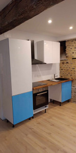 Photo de galerie - Montage meuble cuisine 
fixation murale 
Découpe plan de travail