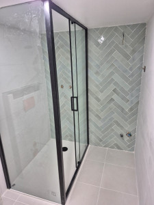 Photo de galerie - Création douche
paroi avec porte
