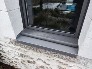 Photo de galerie - Réalisation d'appui de fenêtre en zinc quartz