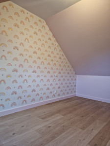 Photo de galerie - Tapisserie, peinture chambre enfant.