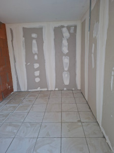 Photo de galerie - Pose du carrelage et cloisons en placo 