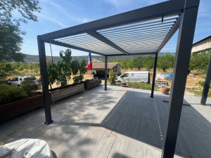 Photo de galerie - Pose de pergola bioclimatique