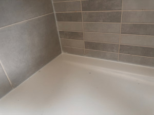 Photo de galerie - Réfection joint receveur douche 