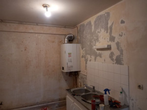 Photo de galerie - Reprise de murs, ratissage  complet des murs  et mise en blanc.