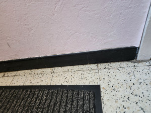 Photo de galerie - Nettoyage des plinthes
