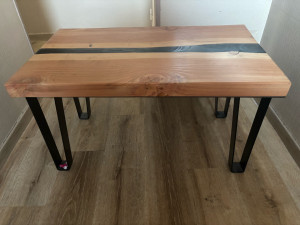 Photo de galerie - Banc rivière en mélèze et résine époxi