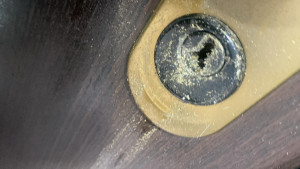 Photo de galerie - Ouverture porte fermée à clef proprement sans touche le protège cylindre