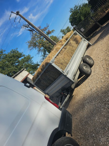 Photo de galerie - Transport d'une remorque de bottes de foins 