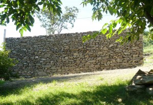 Photo de galerie - Mur en fauses pierres sèches