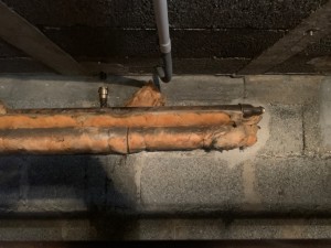 Photo de galerie - Suppression tuyauterie dans un sous sol d’une alimentation de radiateur 