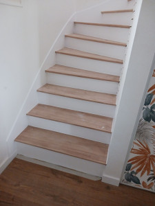 Photo de galerie - Rénovation des escaliers lasurés.