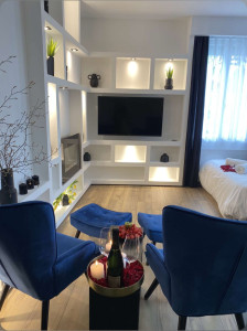 Photo de galerie - Estrade, plus bibliothèque, limitant les espaces