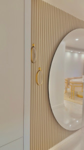 Photo de galerie - Montage miroir + lustre 