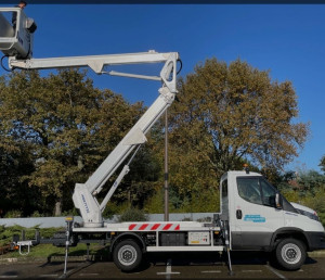 Photo de galerie - Elagage avec camion nacelle

Pour les travaux en hauteur, notre service d'élagage avec camion nacelle garantit une accessibilité maximale. Nous réalisons des coupes précises et sûres pour entretenir la santé et l'apparence de vos arbres.