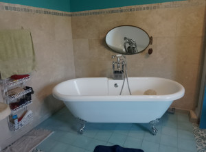 Photo de galerie - Réalisation d'une salle de bain, carrelage et faïence comprise 