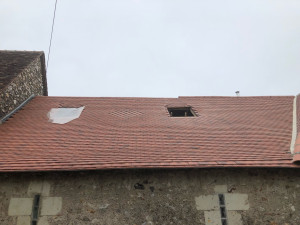 Photo de galerie - Changement toiture et fenêtres de toit. visible à Fondettes 