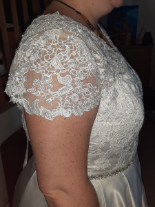 Photo de galerie - Création et réalisation d une robe de mariée blanche suivant les espérances de ma cliente, elle était vraiment très heureuse du résultat.