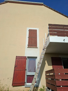 Photo de galerie -  planche sur balcon plus peinture ?Remise en peinture sur volet ?