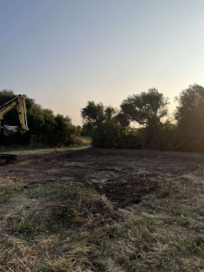 Photo de galerie - Démolition d’un ancien garage et terrassement à l’aide de la 2,7t