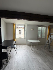 Photo de galerie - Peinture et tapisserie dans l'ensemble de l'appartement 