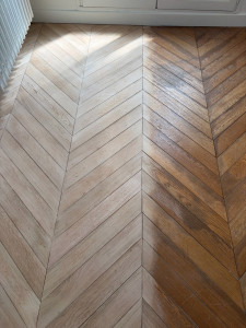 Photo de galerie - Ponçage parquet chêne massif point de Hongrie 