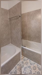 Photo de galerie - Découpe et pose de plaques de rénovation douche + pose paroi douche
